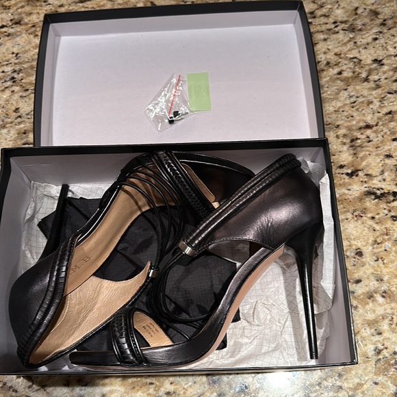 L.A.M.B black leather heels New size 10 - Picture 7 of 7